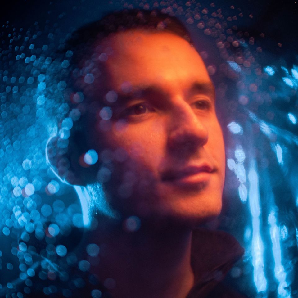 Portrait créatif d’Alexis Morel, réalisateur et fondateur de Propulse-toi (Format carré)